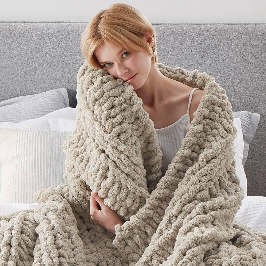 Bedsure Chunky Knit Blanket Throw - 100% Hand Knit Chenille Throw Blanket for Couch, Christmas Th... | Amazon (US)