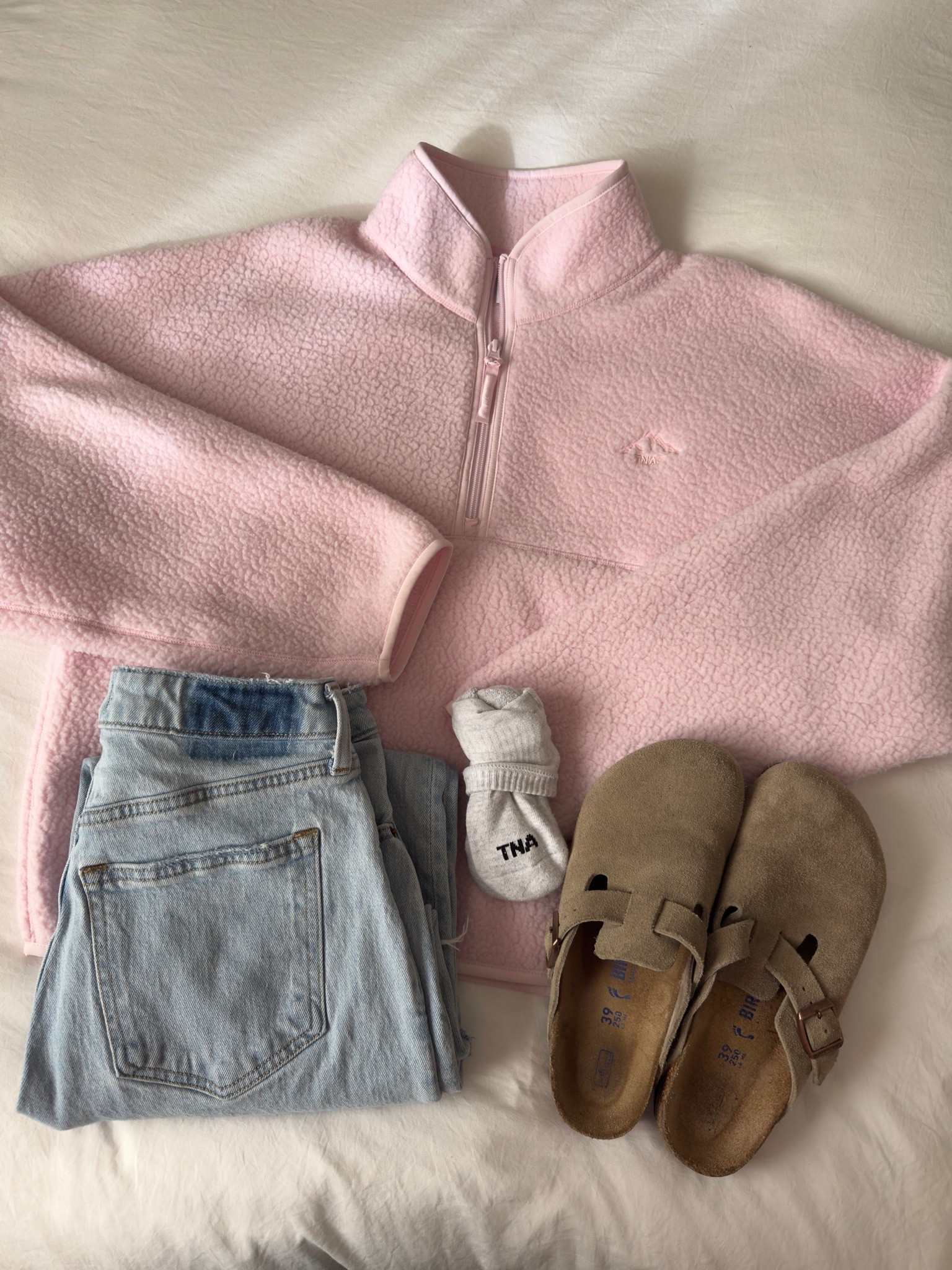 The magnolia fleece is back with all sizes in stock! This sells out fast every year!

#aritzia #polartec #fleece #cozy #comfy #pink