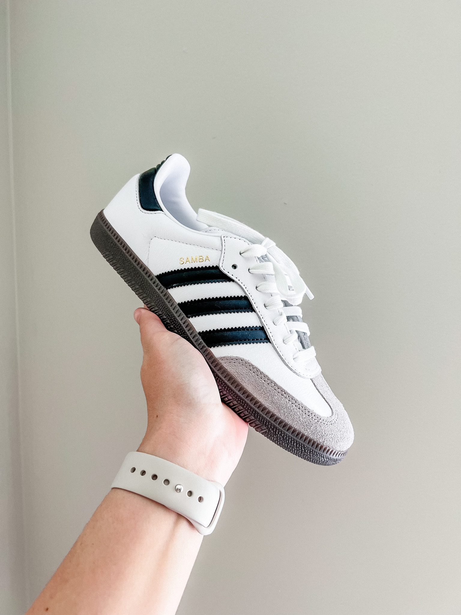 Adidas shoe - adidas samba - celebrity shoe - adidas - comfy shoe - stylish shoe - $100 - affordable shoe

#LTKshoecrush #LTKunder100 #LTKstyletip