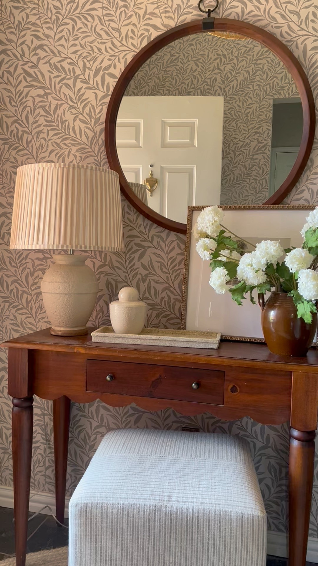 Entryway, vintage style, modern cottage style entryway, budget decor, wallpapered entryway