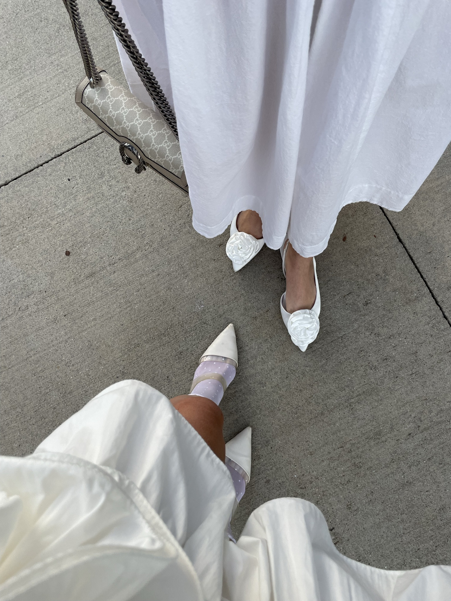 Fête en Blanc Year ✌🏼

*dress was purchased from The Elizabeth Chronicles and shoes are ZARA*