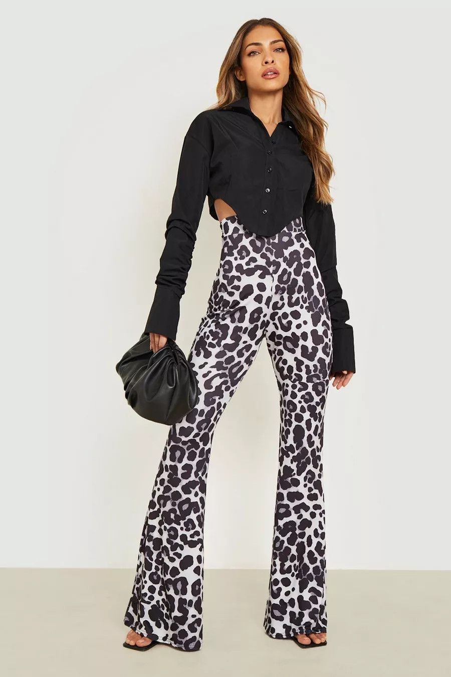 Pantalon flare à imprimé léopard | Boohoo.com (FR)