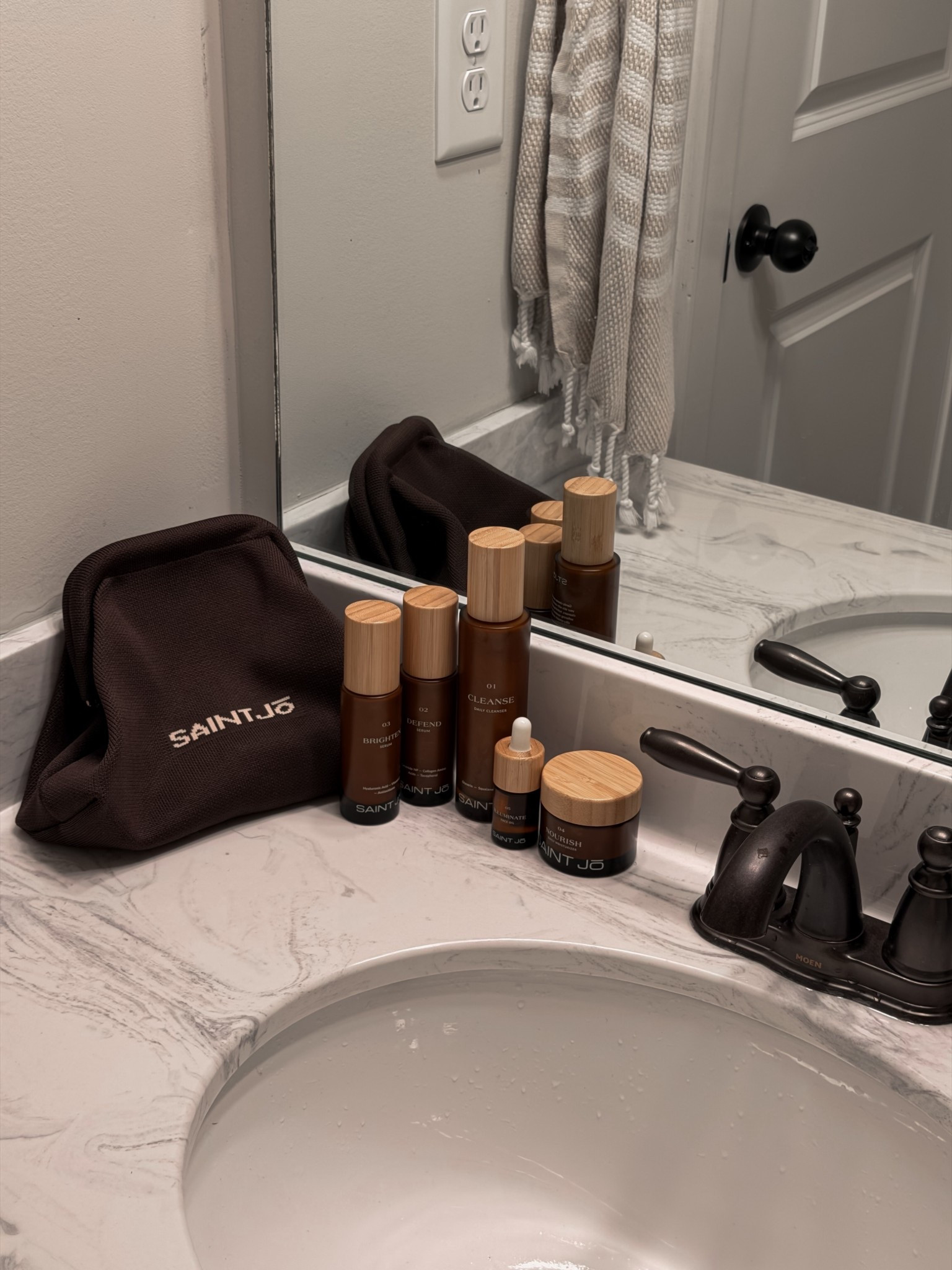 If you’re in your glow era… SAINT Jō’s 5-step routine is it. Clean formulas, real results, and such a vibe for holiday skin. Their 30% off Black Friday/Cyber Monday sale + free Signature Clutch is live🤍

#SaintJoSkincare #SkincareRoutine #CleanBeauty #HolidaySkin #GlowEra #LTKBeauty #SkincareSale #BlackFridayDeals #CyberMondaySale #SkincareFavorites #BeautyObsessed #InfluencerFinds #HolidayGlow

#LTKmorningroutine #LTKBeauty #LTKCyberWeek