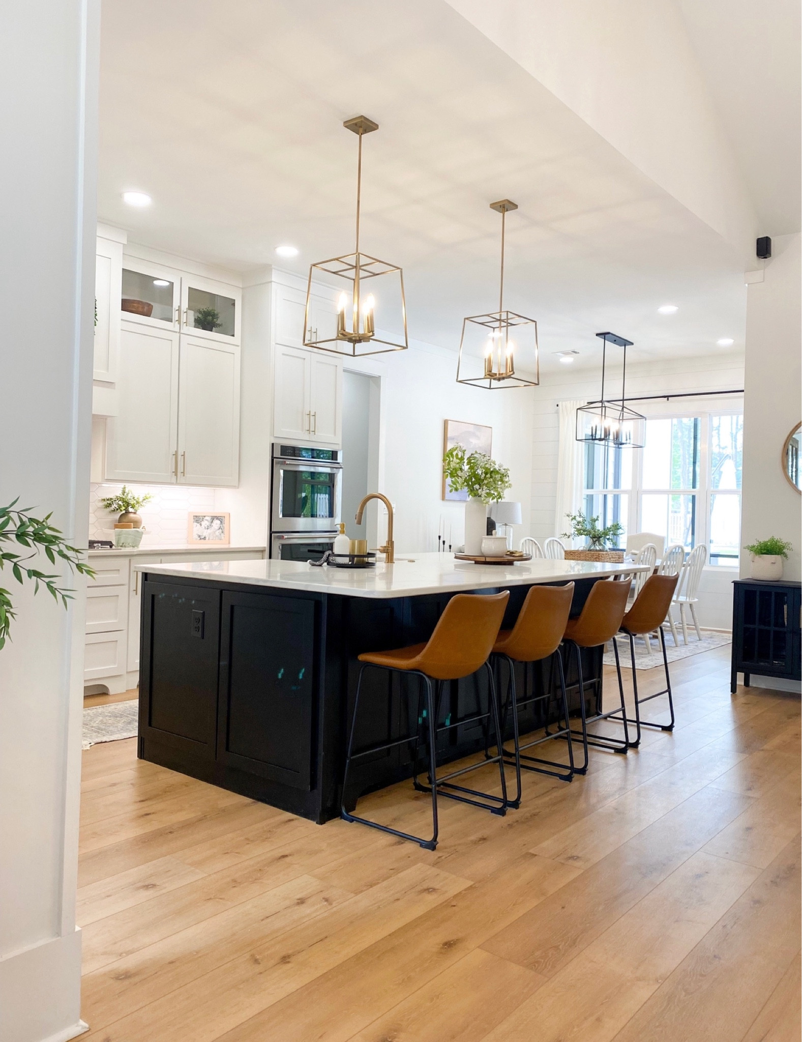 Spring kitchen views 🌿🤍

Black and white kitchen
Gold kitchen hardware
Gold faucet
Gold pot filler
Kitchen appliances
Kitchen decor
Kitchen bar stools
Leather bar stools
Kitchen pendants
Gold pendants
Kitchen lights
Dining lights 
Dining room
Dining table

#LTKhome #LTKFind #LTKSeasonal