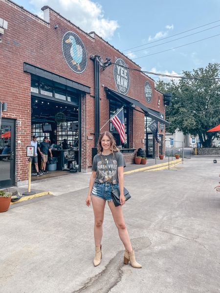 Decided to have the last day with a bang and go all out. We spent the day at Yee Haw Brewery playing games and then went to Honky Tonk Central for some drinks and people watching on Broadway. 


#LTKshoecrush #LTKunder100