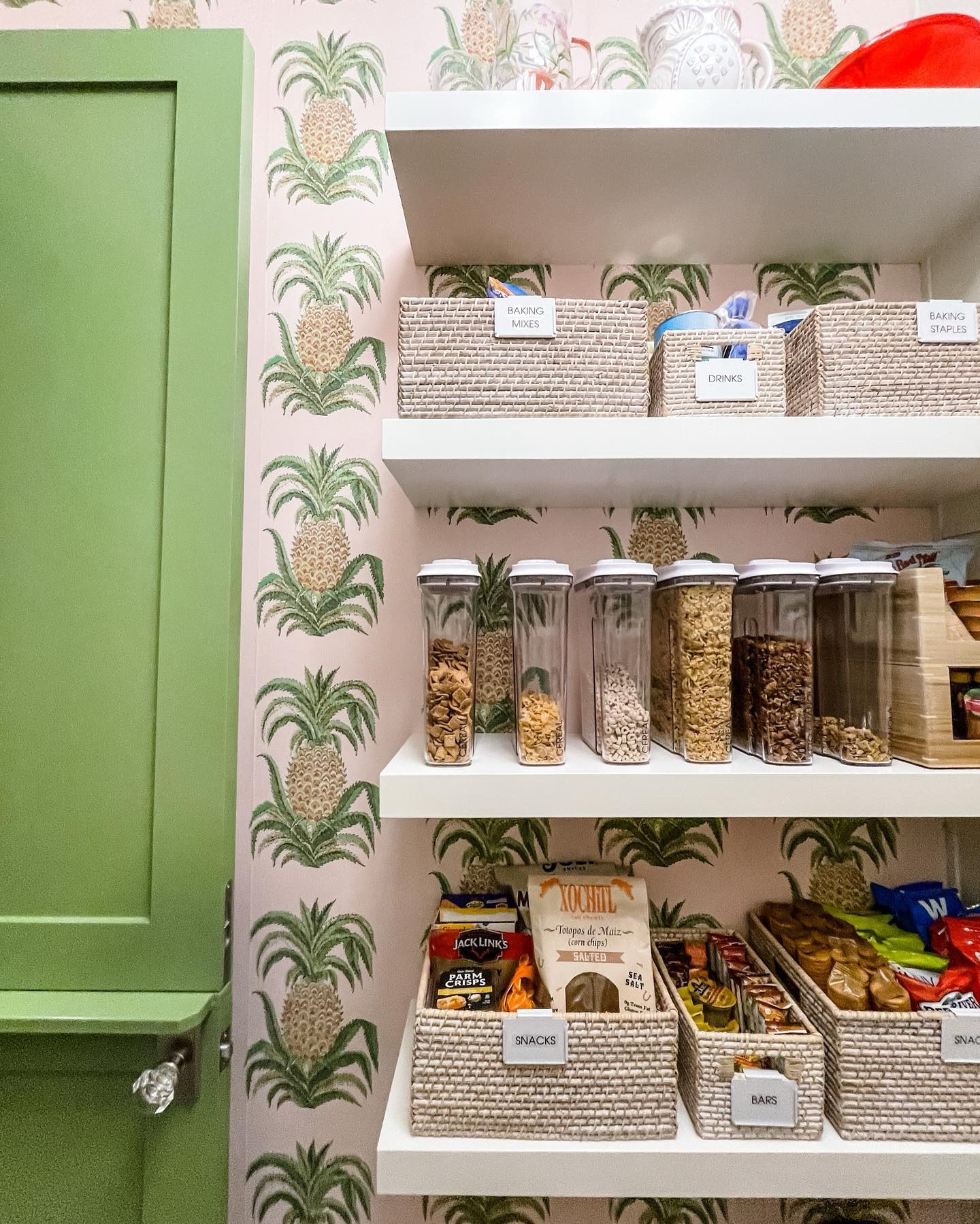 May your weekend be as cheer-filled as this 🍍-perfect pantry! 
⠀⠀⠀⠀⠀⠀⠀⠀⠀
This space spoke to my wallpaper-loving heart (obvi) and we had so much fun sourcing the perfect mix of product to complement the already gorgeous space!