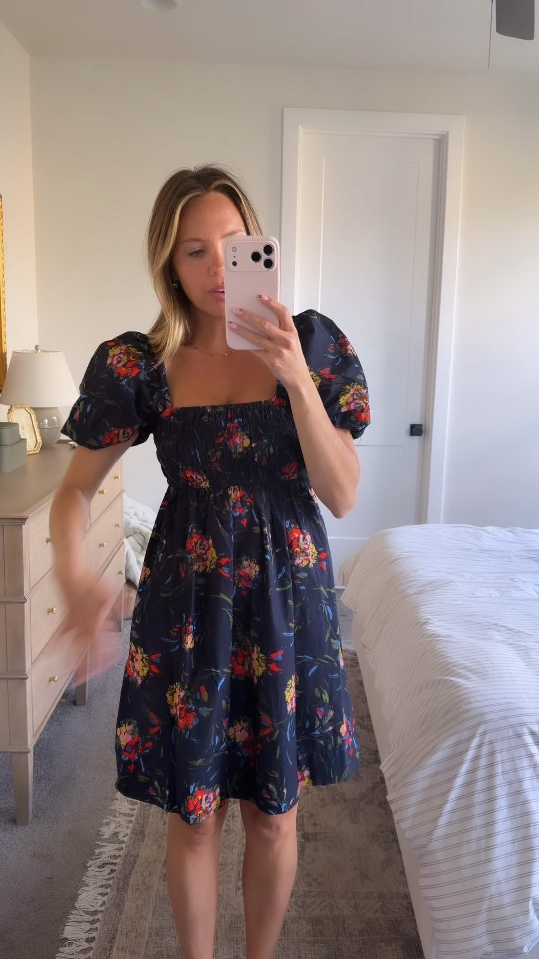 Abercrombie vibes dress! Comes in a bunch of cute colors! Wearing size XS!