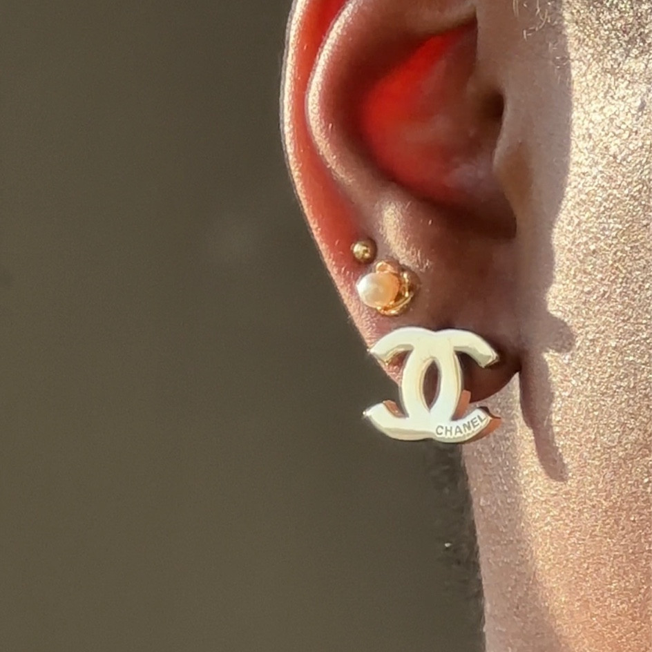 Chanel gold earrings (colour: 4)

#LTKunder50 #LTKFind #LTKstyletip