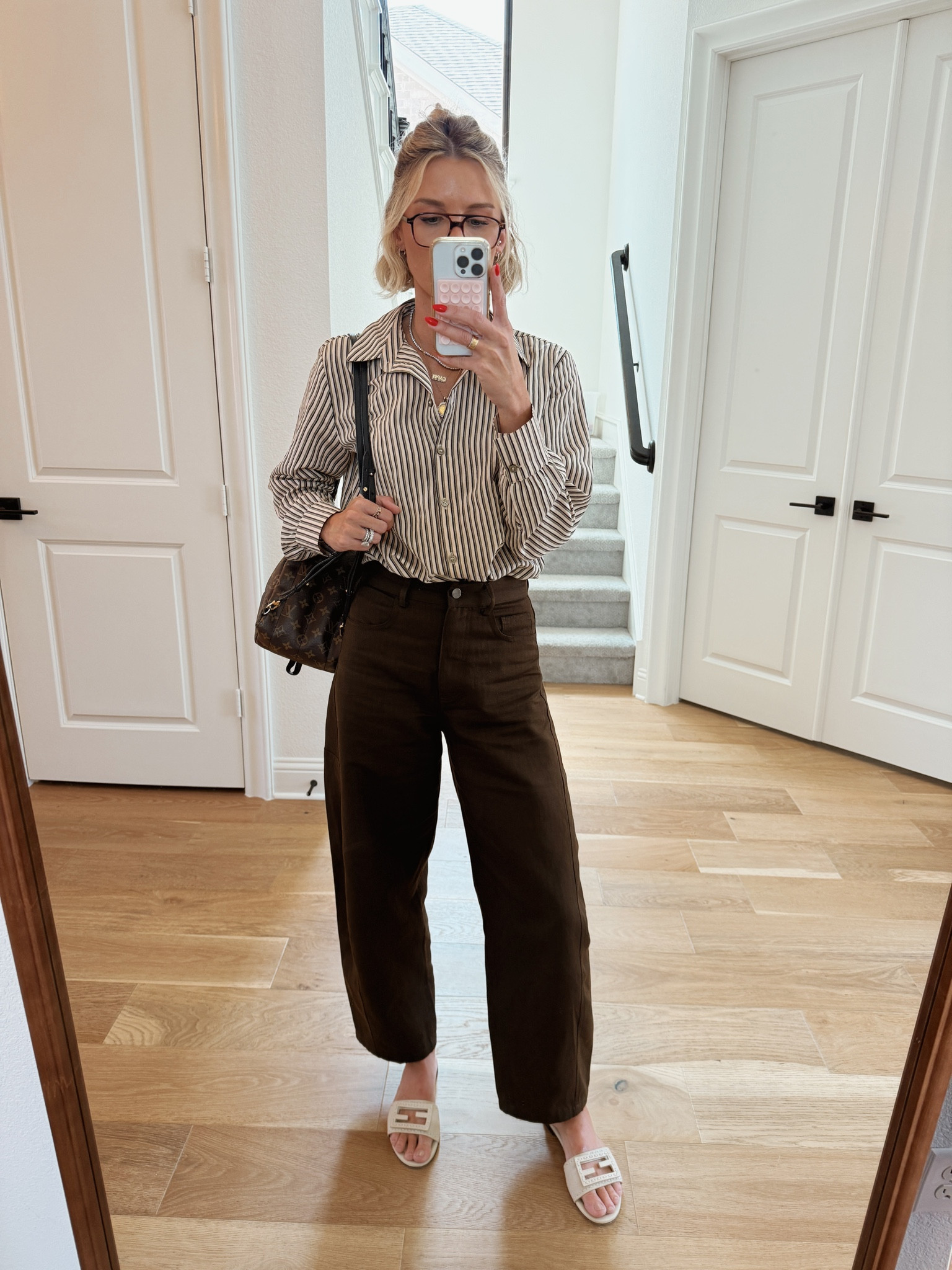 These barrel pants are so good for Fall and a high sellout risk!! Wearing size 25 🫶🏼🤎

work style, office outfit, work outfit, reading glasses, mom style 

#LTKWorkwear #LTKStyleTip #LTKFindsUnder100