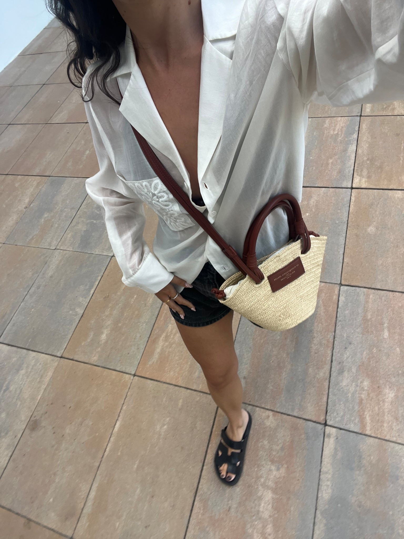 Mini basket bag, sezane, levis mom shorts, zara white shirt, holiday outfit, summer outfit, sandals

#LTKsummer #LTKeurope #LTKpetite