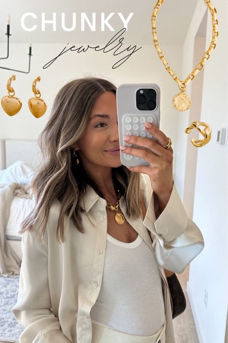 Obsessed with these gold chunky jewelry pieces! ✨ 