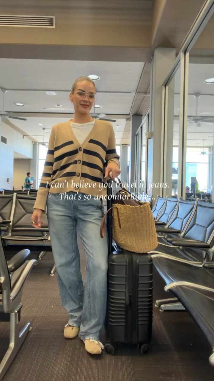 Travel OOTD - the comfiest pair of jeans 🤭

#LTKootd #LTKdayinmylife #LTKTravel