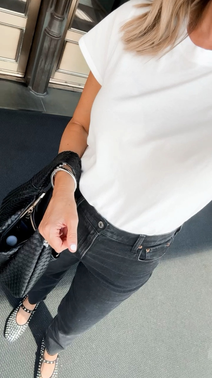 Fall outfit
Jeans -in the tall
Flats
Neutral outfit


#LTKStyleTip #LTKFindsUnder100 #LTKFindsUnder50