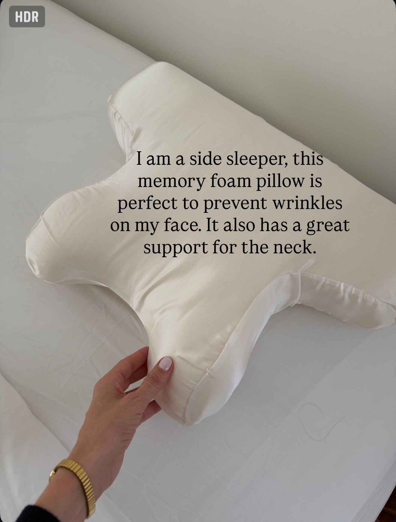 I am a side sleeper, this memory foam pillow is perfect to prevent wrinkles on my face. It also has a great support for the neck

#LTKHome #LTKBeauty #LTKselfcare