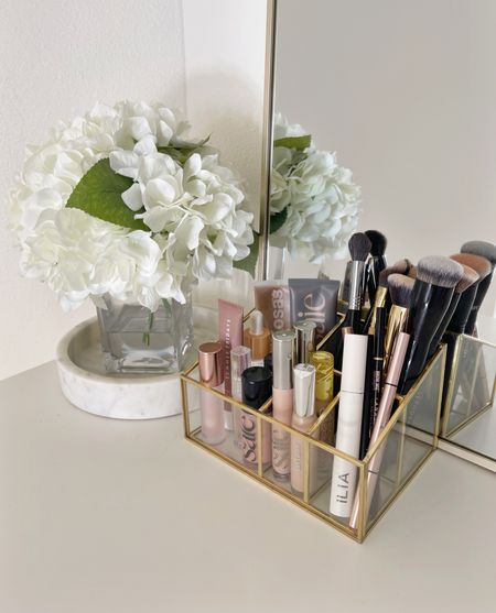 BEAUTY \ makeup organization on my vanity! New gold holder from Amazon!

Decor
Bathroom
Home 

#LTKbeauty #LTKhome #LTKfindsunder50