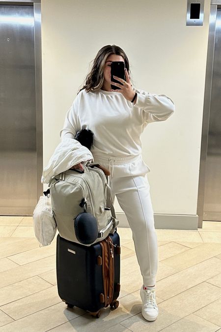 My go to travel outfit for the airport 
