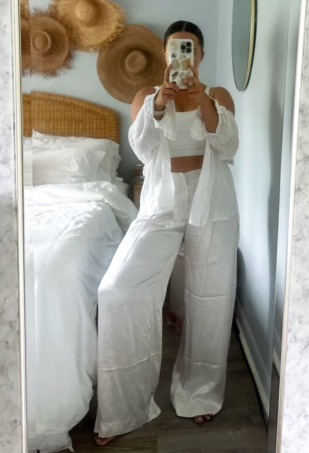 Nothing like some crisp white pieces to bring out your summer tan✨🤍

#summeroutfit #whiteoutfit #bottoms #wideleg #trousers #buttondown #summer 



#LTKstyletip #LTKtravel



#LTKTravel #LTKSeasonal #LTKFindsUnder100