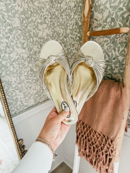 On sale today! Under $25! Great summer sandal

THEBLOOMINGNEST sandal summer  gold shoes 

#LTKstyletip #LTKsalealert #LTKSeasonal