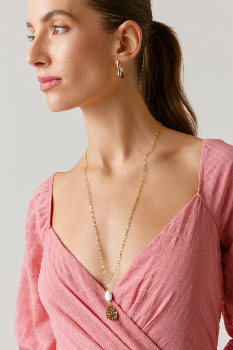Renee Hammered Gold Pendant Necklace | Francesca's