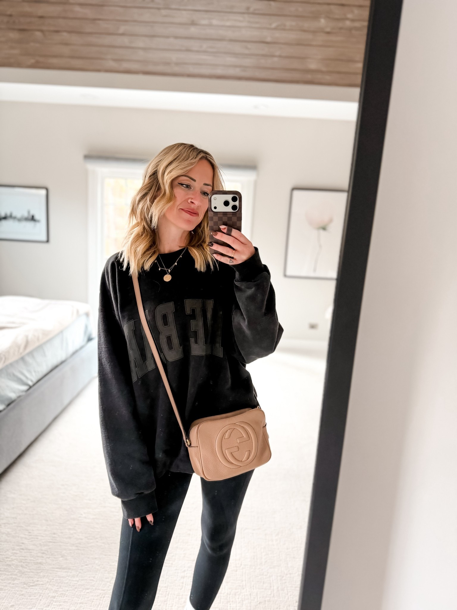 All black outfit for running errands
Gucci SoHo disco bag is the perfect neutral crossbody bag 