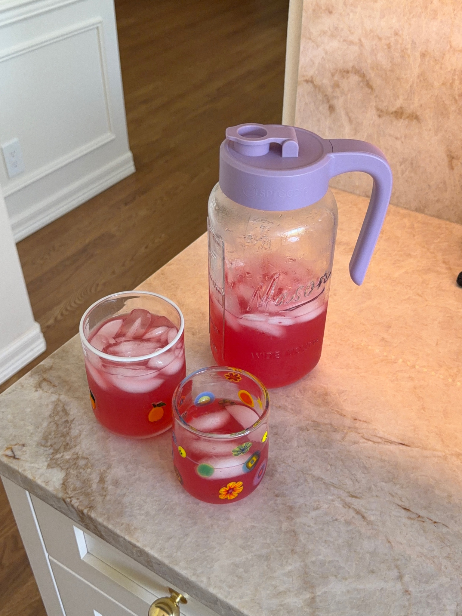 Passion tea lemonade from Starbucks but making it at home! Love this large glass jar with a pour lid for making lots of drinks 😍 

#summerhosting #summerdrink #summertime #masonjar #bresheppard 