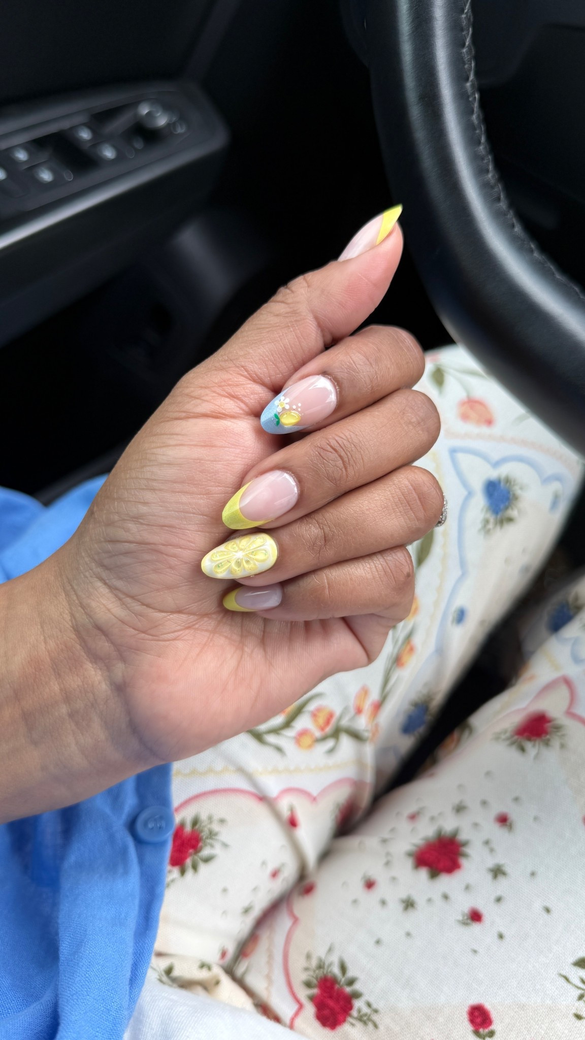 My fave glue on nails! 🍋🩵