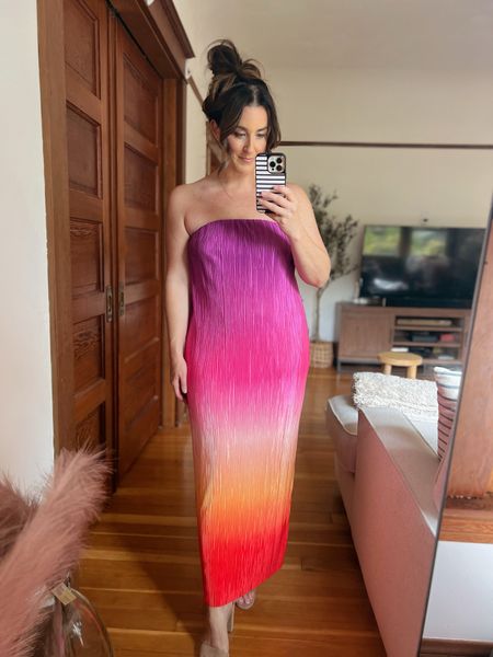 SO obsessed with this brand new ombre plisse midi dress that we just put on the website at Confête…this would make an amazing summer birthday dress or summer wedding guest dress

Wedding guest dress, summer wedding guest dress, wedding guest look, size 8, midsize style, ombre dress, vacation dress, ltk under 100

#LTKparties #LTKmidsize #LTKSeasonal