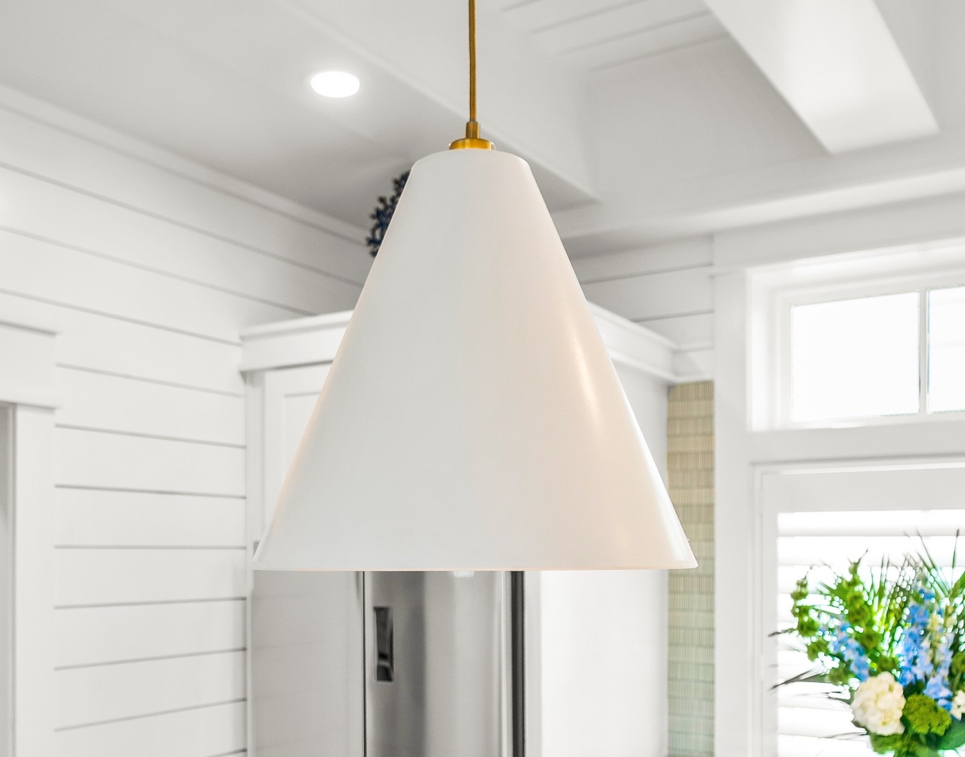 Design Tip: never underestimate good lighting. ✨
A beautiful fixture can completely transform a space and pull every element together.