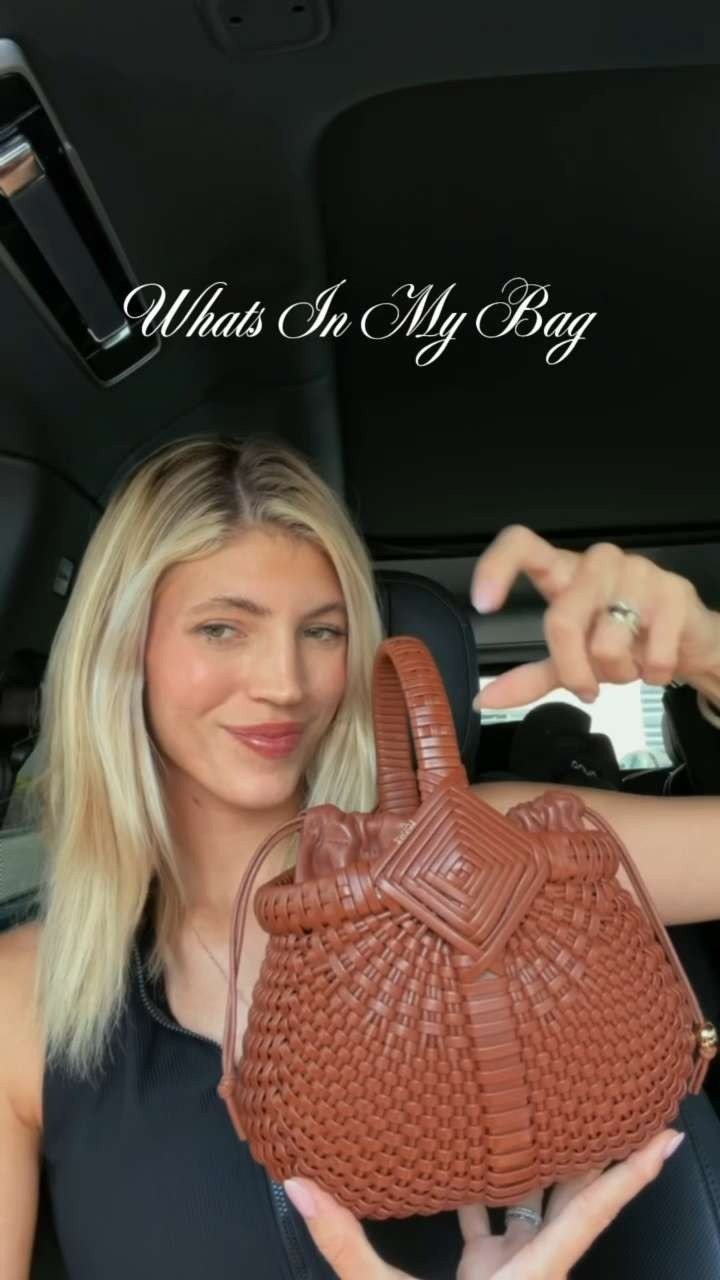 What's in my bag👜 

 #LTKgrwm #LTKootd #LTKBeauty