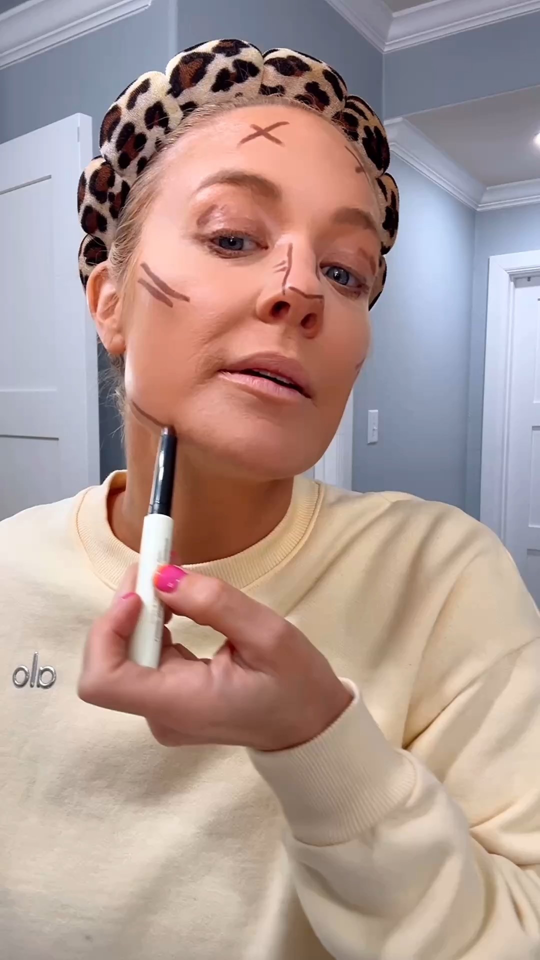 This contour stick is 25/10!!! So good 