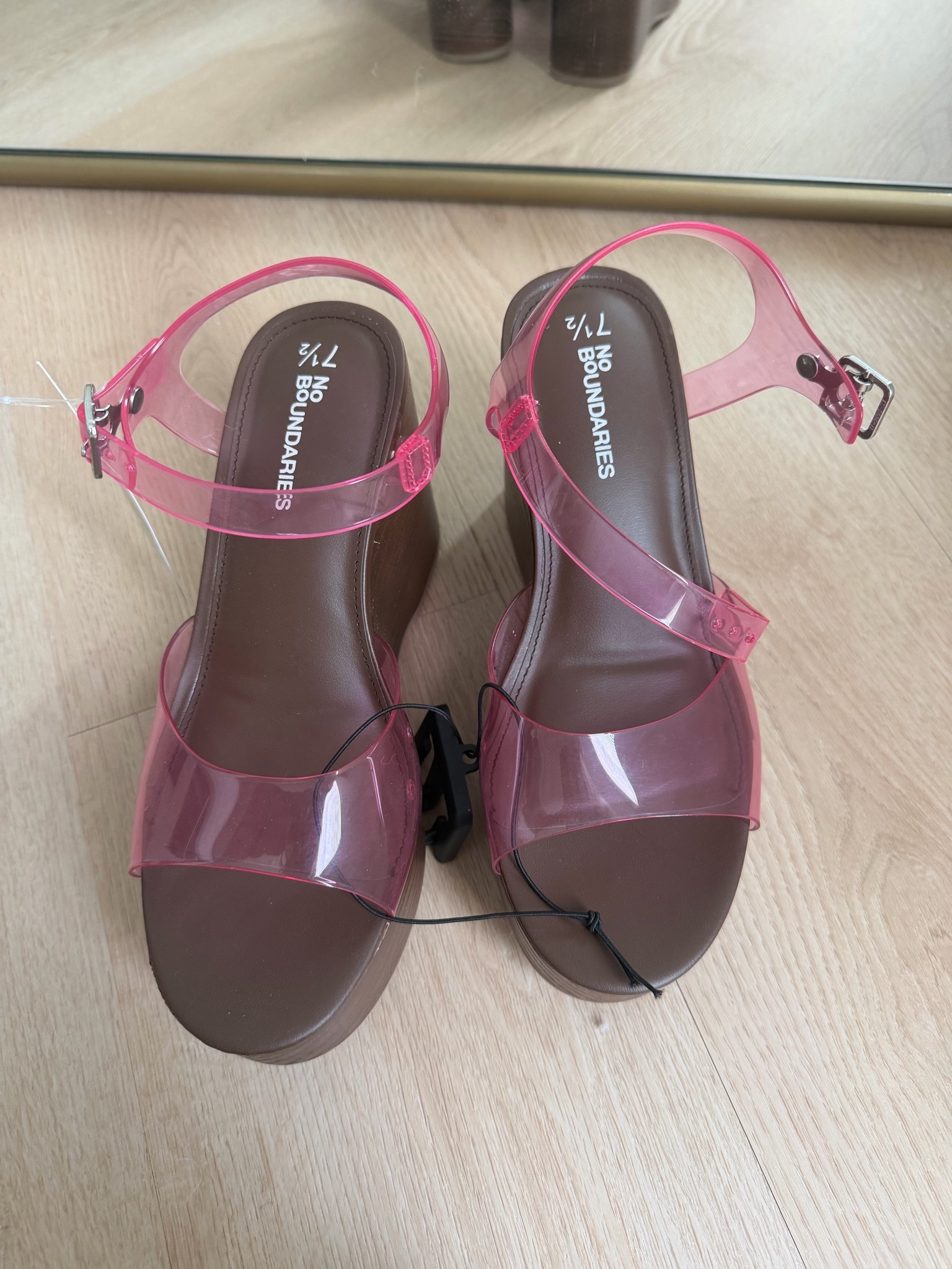 Cute 2000 style pumps and a fun pop of color! #walmart #hilaryduff #concert #twothousands

#LTKgrwm #LTKootd #LTKdayinmylife