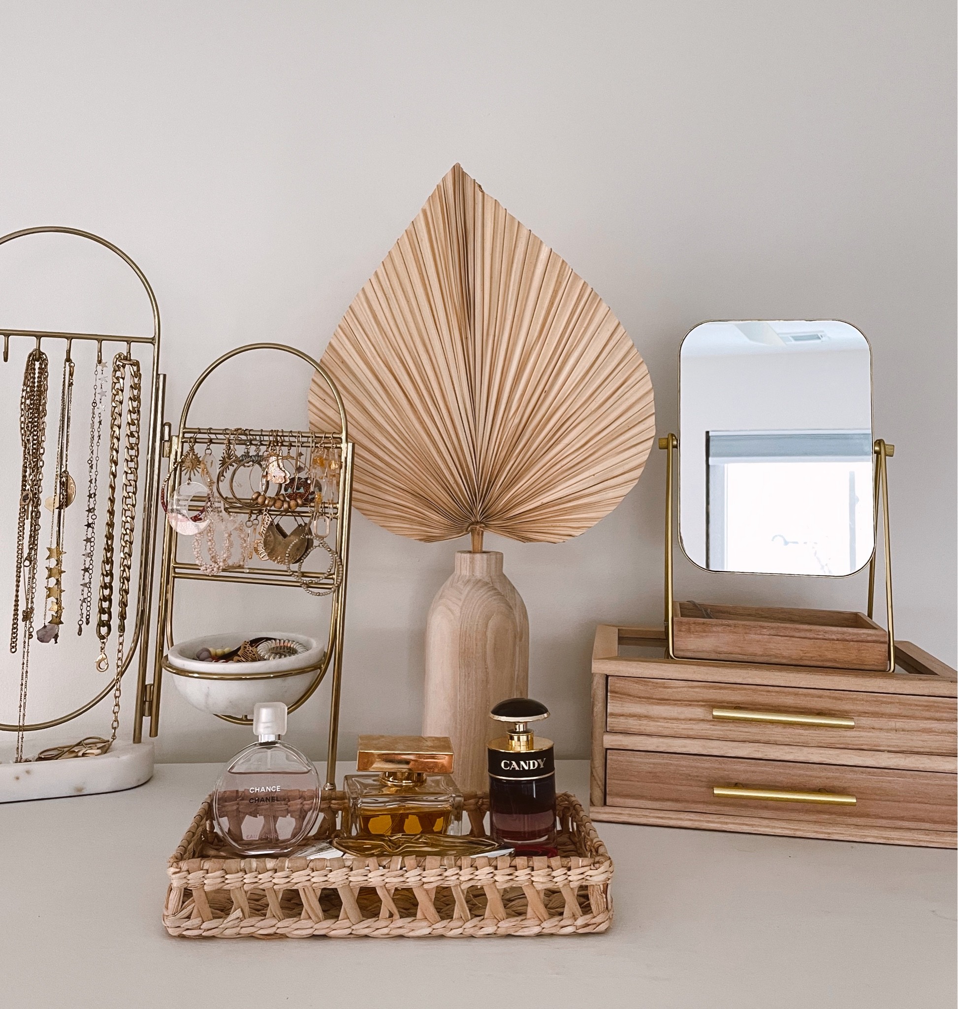 Boho jewelry and perfume organizer for vanity and dresser🪞


Palm leaves, pampas, gold accents, natural wood, target finds, pottery barn, jewelry box, rattan tray, mirror, makeup, beauty, travel essentials, bathroom decor, boho home decor, Scandinavian, farmhouse, kitchen essentials, leggings, rattan furniture, area rugs, faux leather, sneakers, marvel, faux plants, boho bedroom decor, family photos, seasonal items

#LTKhome #LTKbeauty