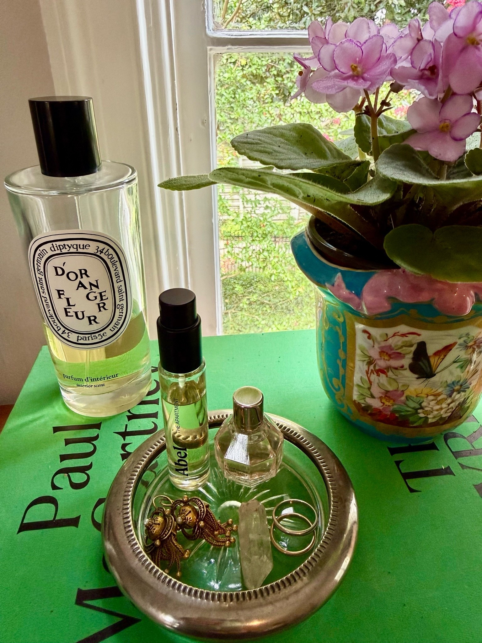 Peek into my dresser vignette…

#LTKgrwm #LTKselfcare #LTKBeauty