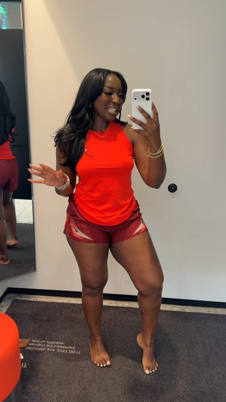 When you got a lot going on, some outfits look like you need to wear them to bed. 🫠🤪 I do love the color of this top. What do you think? #NIKE #NikeWomen #NikeOutfit
