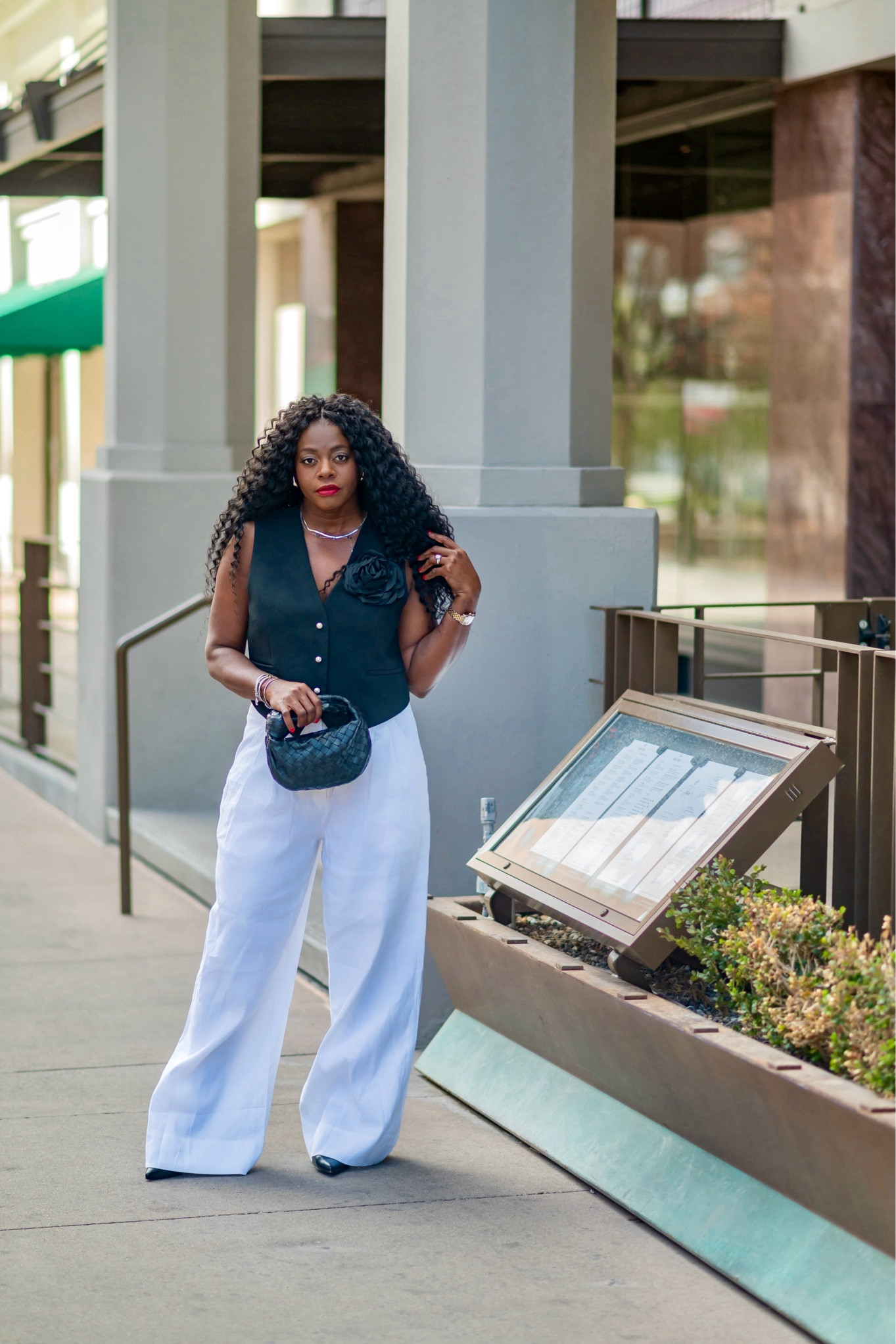 Summer days in linen and sleeveless wearing one of the year’s hottest trends, vests although vests are a classic closet staple in my opinion.

Outfit details & lots of new content on YT via bio link above.

Happy new month!!!