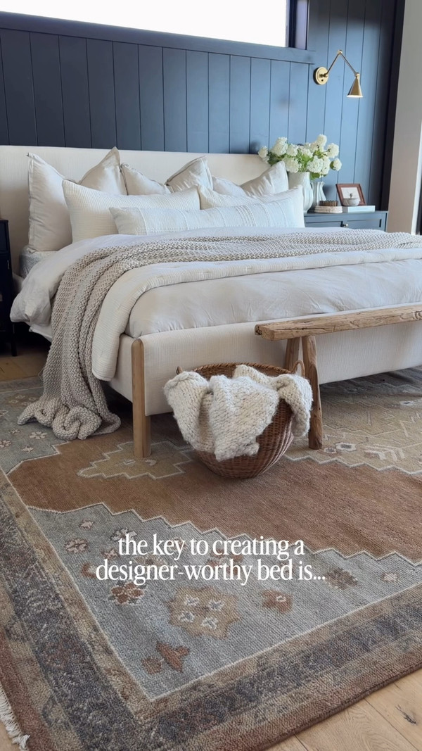 If you’ve ever wondered how to get that hotel-level fluffy bed look, this is it I…