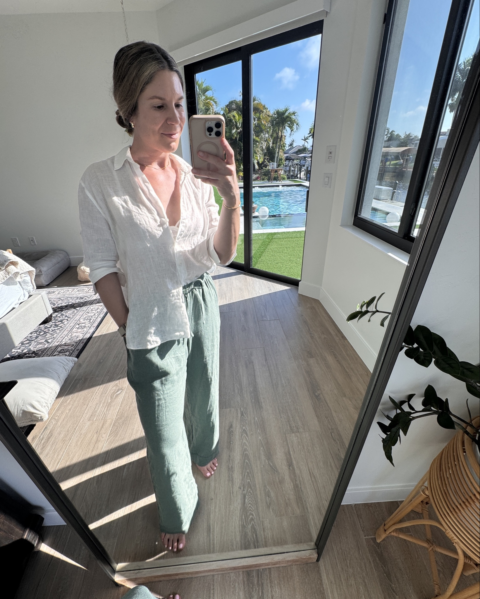 Linen and cotton OOTD 

Loving this new pair of @abercrombie pants and using an old but staple linen top from @Zara to feel effortlessly put together here in SWFL 

I’m wearing a size small in the pants and linking similar tops 🤍

#LTKootd