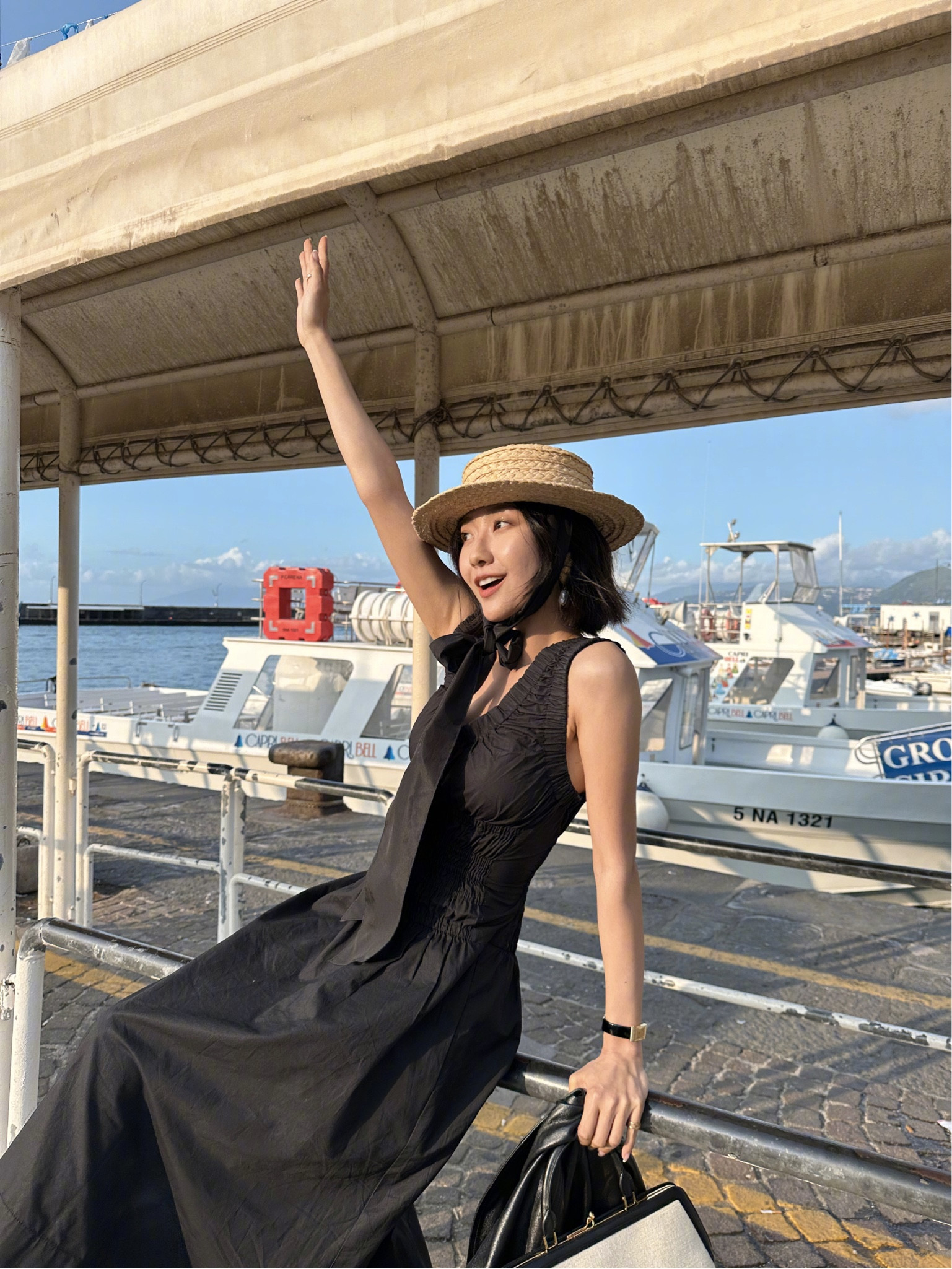 #travelwithsavi# 
从Napoli坐船50分钟到达Capri岛
不愧是大家度蜜月喜欢去的岛啊 海水是浪漫的蓝 渴了喝杯大柠檬🍋榨汁（一定要加点蜂蜜）
下山时做个敞篷落日飞车 短暂的清空了烦恼
不光是景色美 也很好买！
好幸运的买到喜欢的包🥰
之后给大家录视频分享哦～
最后祝天下的妈妈们节日快乐❤️
#LTKchina #LTKasia

#LTKfit #LTKtravel #LTKstyletip