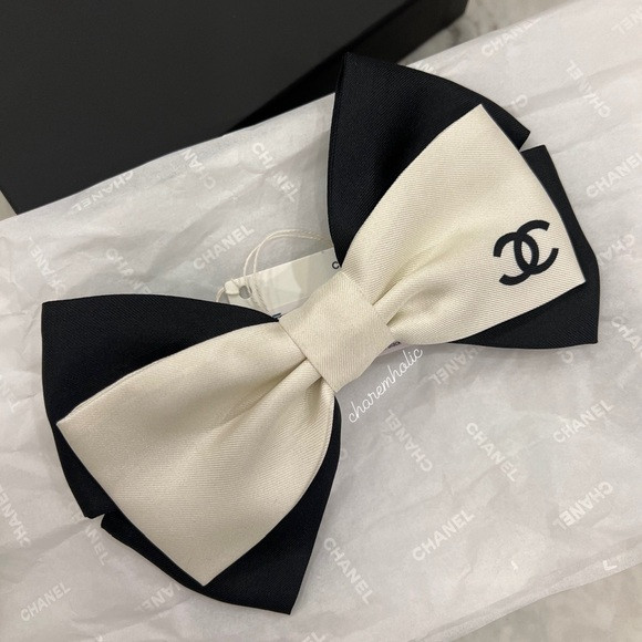 NWT! 23B Chanel 🖤 black white Bow logo Silk hair clip barrette 🤍 | Poshmark