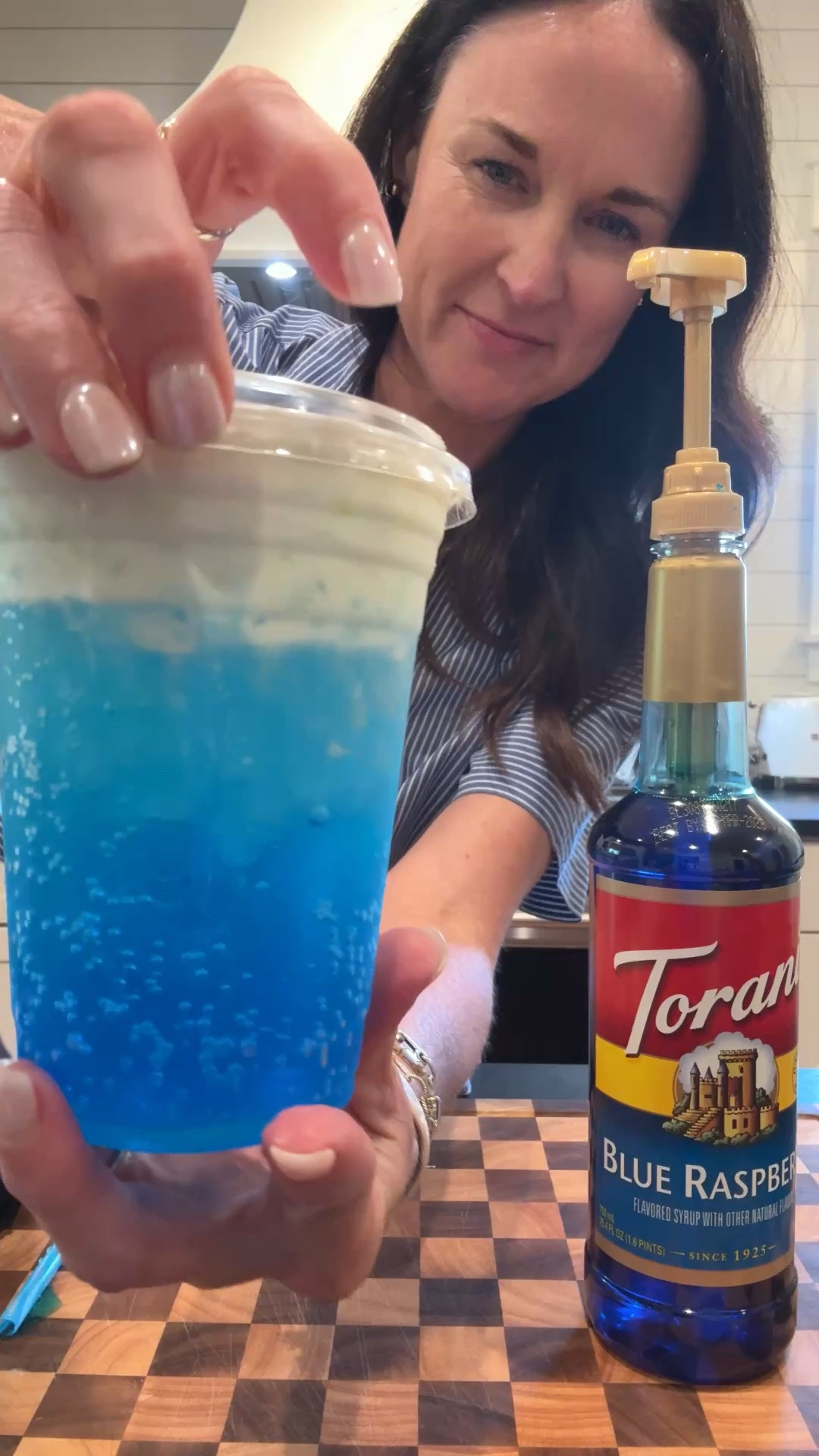 We’ve been making lots of fun drinks lately 💙 This Sprite Berry Blast is a fav right now!