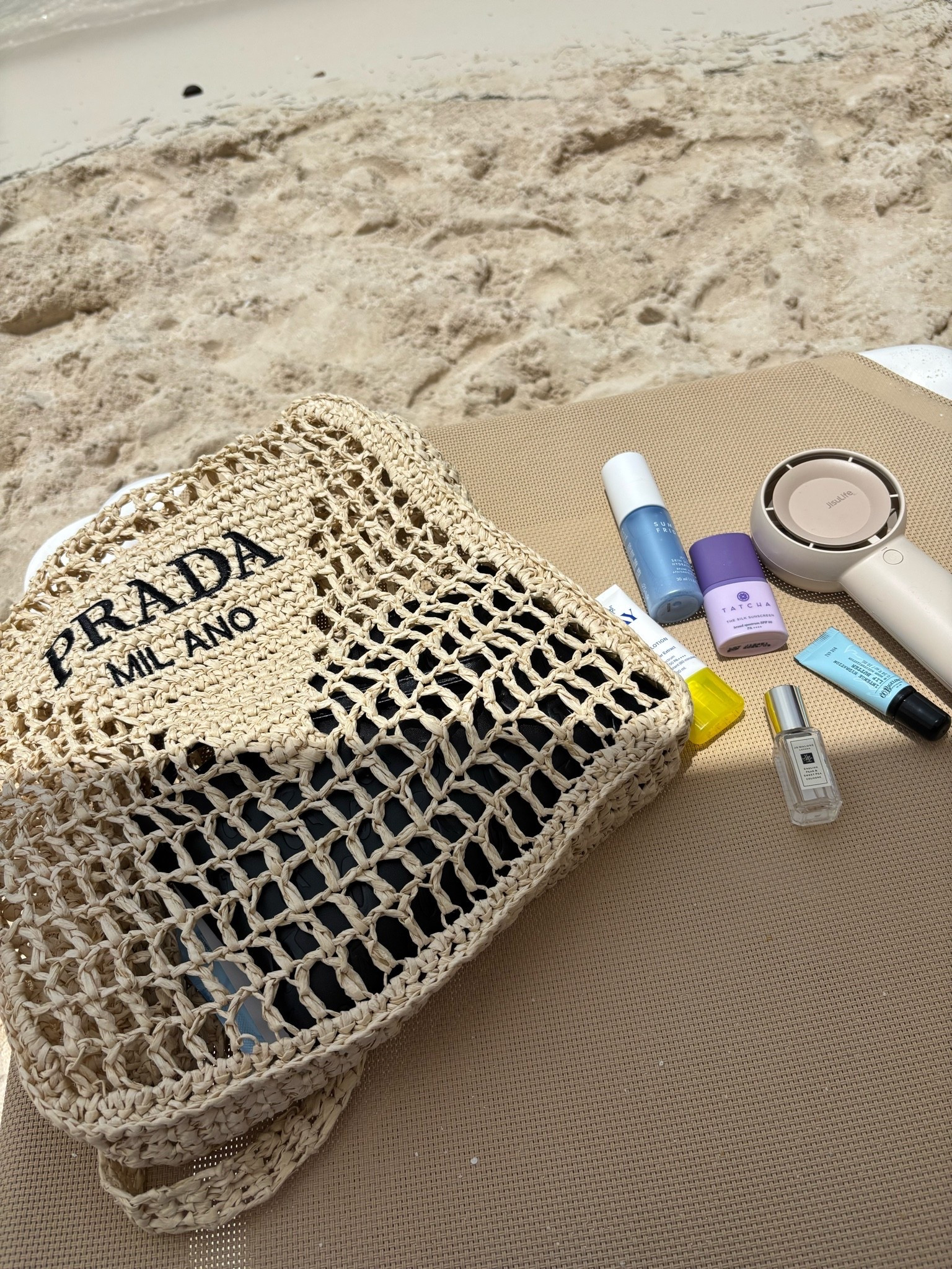 Beach Day Essentials

#LTKdayinmylife #LTKTravel #LTKBeauty