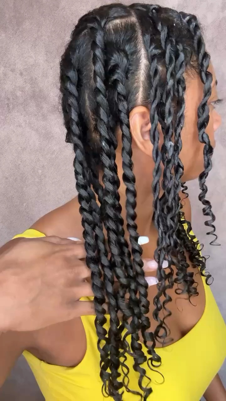 Part 2: Twist Out Takedown! 🌀✨
Here’s how I unraveled my first ever twist out — and I’m obsessed with the results 😍

🌿 Tips:
✔️ Make sure your hair is 100% dry before you start
✔️ Use a lightweight oil
✔️ Gently separate + pick the roots for volume

🚨Catch Part 1 if you missed the install!

#LTKBeauty #LTKootd