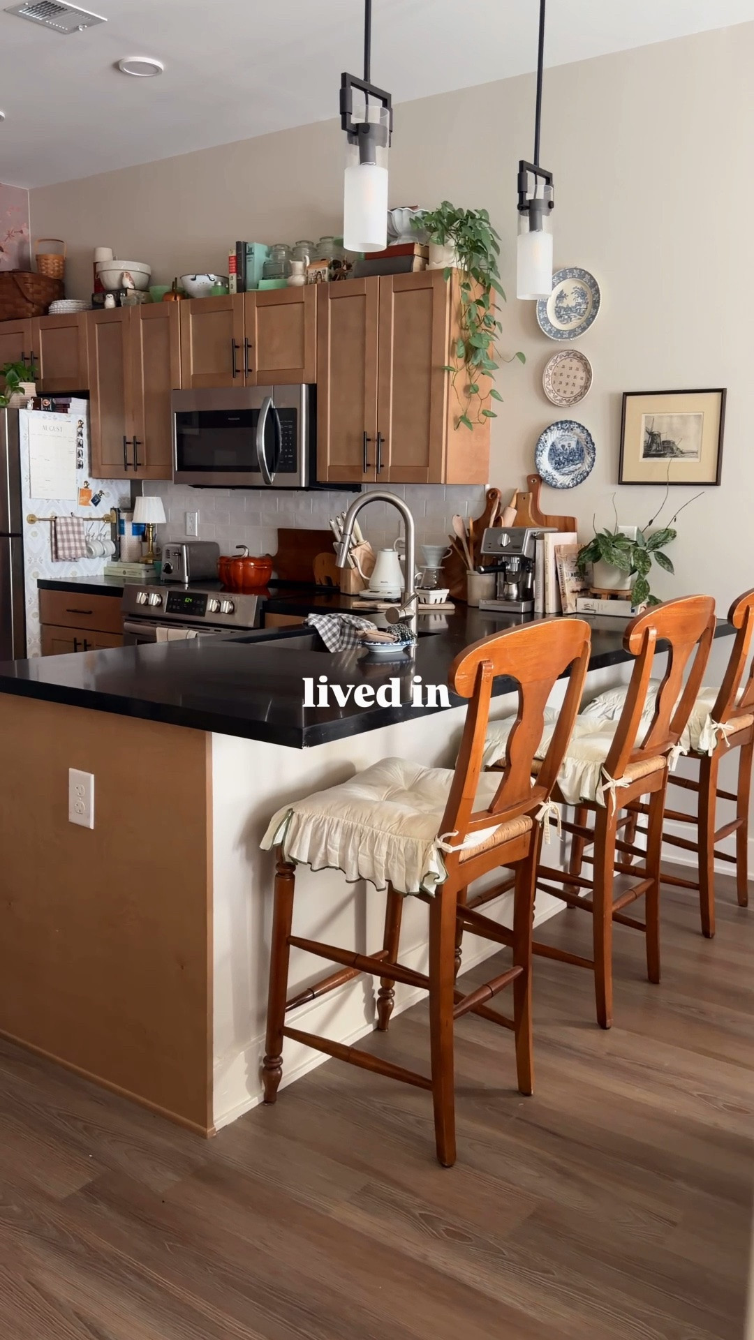 9 months later 🫶

#cozyhomedecor #apartmentdecor #thriftedhome 

.
.
.
.
.
I’m Josie Davis, a stylist and life long thrifter living in Philly. I share ways to curate a home and closet you love. Everything from adding character to a modern apartment with thrifted gems, to re-discovering your personal style in your 30s. Here to help you romanticize your life every day. 

Apartment decor, renter friendly decor, thrifted home, vintage home decor, cozy home, apartment therapy, apartment inspiration, new build apartment, city apartment