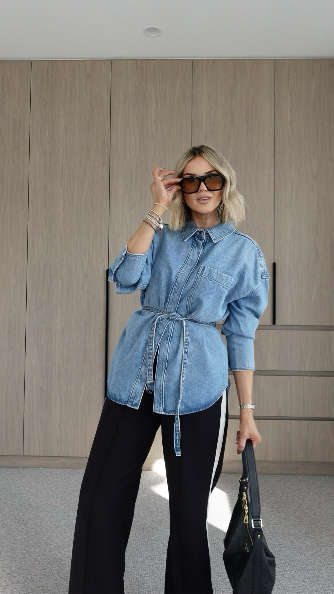 Run don’t walk! This @targetaus cinched shirt is a must have! 🩵
My absolute favorite right now. The tie detail gives you the perfect cinched shape, making it so easy to dress up or down! 

How do you like this shirt? 

Wearing: 
Shirt: @targetaus 
Pants: @stylerunner 
Sneakers: @newbalance 
Sunnies: @rhodin_collection 
Bag: @louisvuitton 
Earrings: @cottonon 

#melbournemums #outfitinspirations #mumstyle #australianstyle #stylishmum
