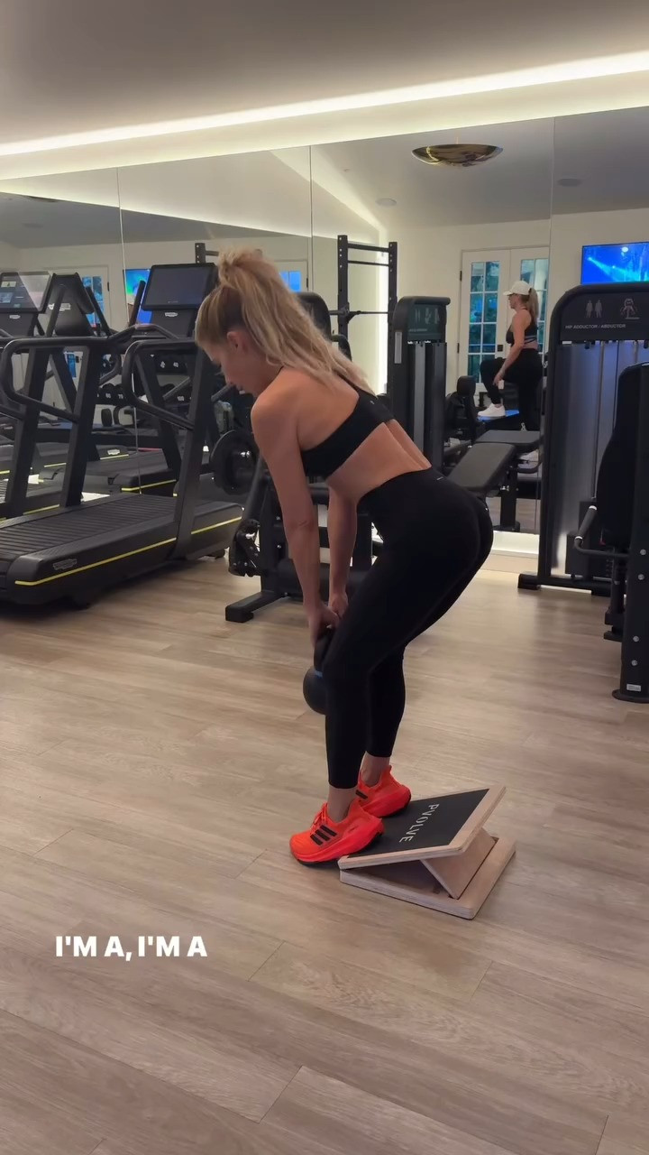 🍑 day with @eliharmon 

 #LTKWatchNow #LTKActive #LTKStyleTip