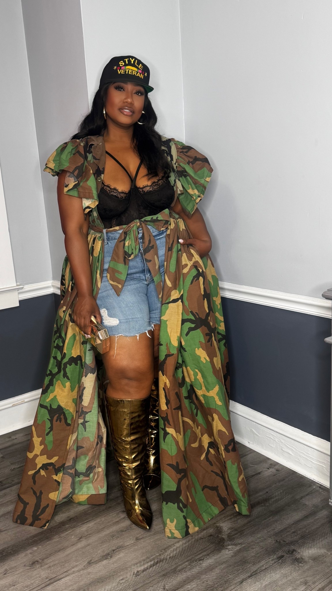 Elevating a basic look with a duster, hat and boots
Wearing: 1x in bodysuit

Duster & hat  details on my IG
