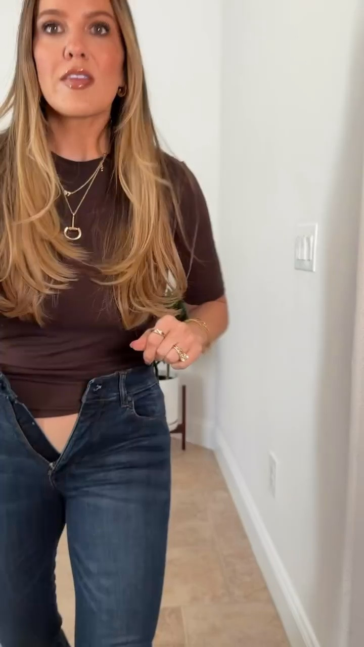 I’ve been obsessed with these sculpting jeans. I sized down one for the ultimate sculpt! 

Ash Sizes:
Height: 5’6”
Weight: 140lbs
Tops: Medium
Pants: 6, medium, 28 (27 in these)

#LTKootd #LTKmomlife