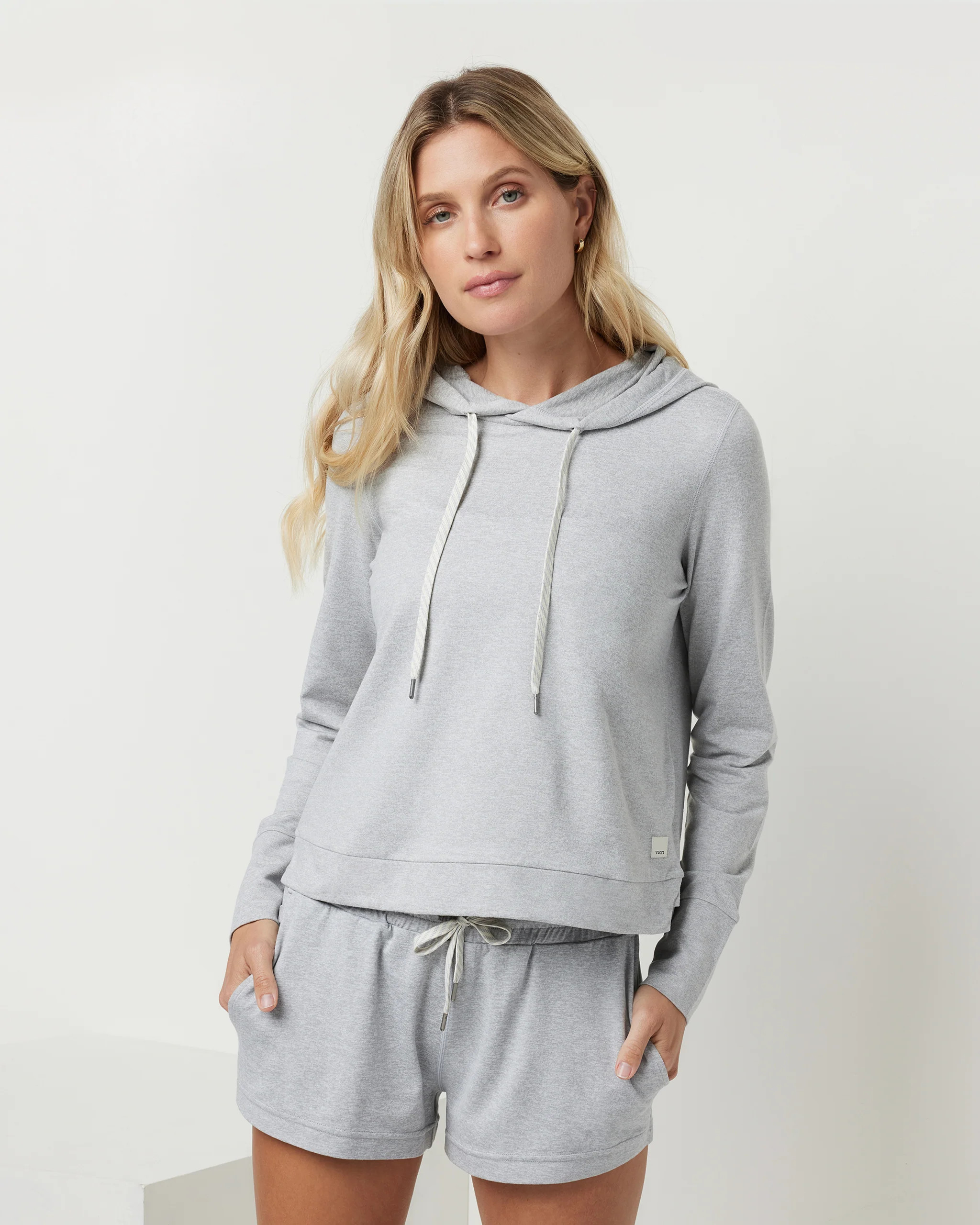 Halo Essential Hoodie | Pale Grey Heather | Vuori | Vuori Clothing (US & Canada)