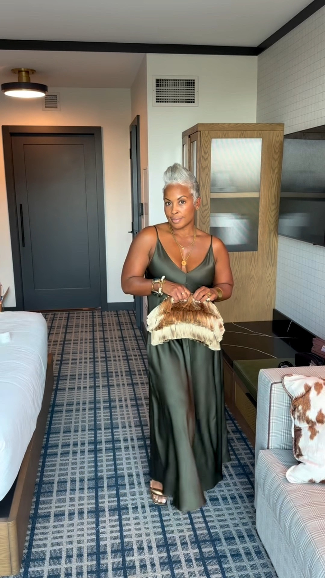 Another way to style this fringe purse! My dress is Zara and I linked similar options 💚

#LTKCon #LTKFindsUnder100 #LTKStyleTip