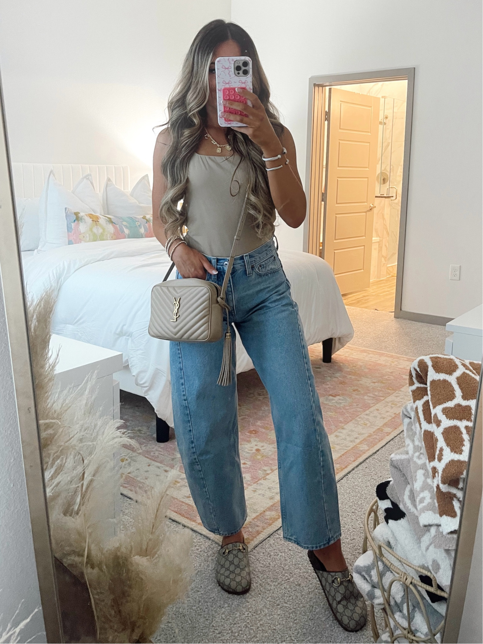 Abercrombie barrel jeans 🙌🏽 

#LTKFindsUnder50 #LTKFindsUnder100 #LTKStyleTip